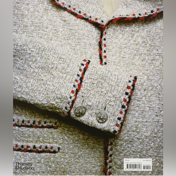 NWT CHANEL Collections and Creations Large Coffee Table Book Decor - Picture 6 of 16